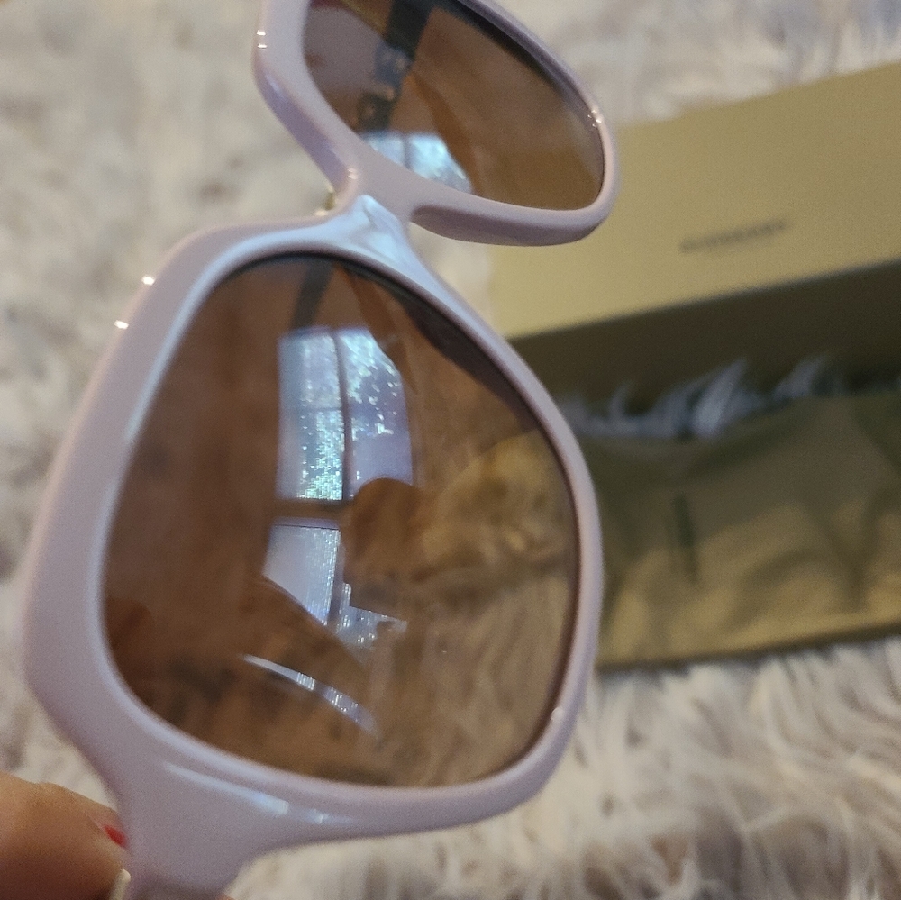 Burberry Sunglasses - Picture 5 of 6